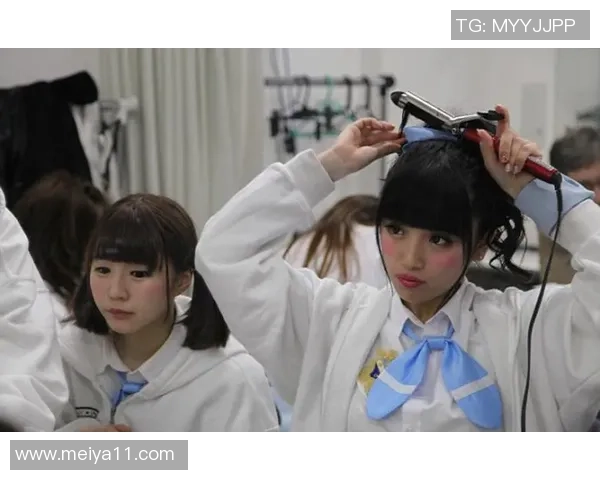 日本女明星与足球明星的浪漫故事与合作瞬间揭秘